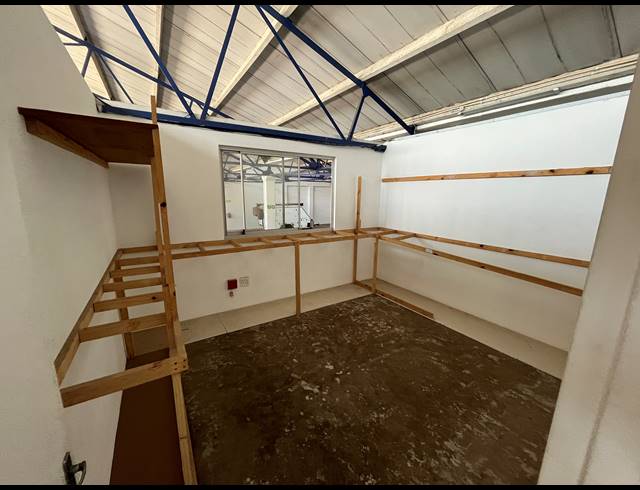 650M² WAREHOUSE TO LET IN PAARDEN EILAND